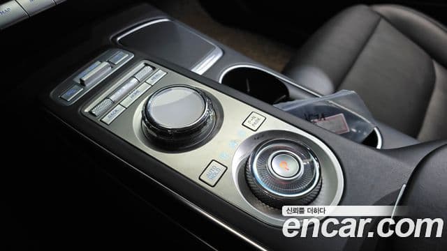 Genesis GV70 2021 — Photo 19/20