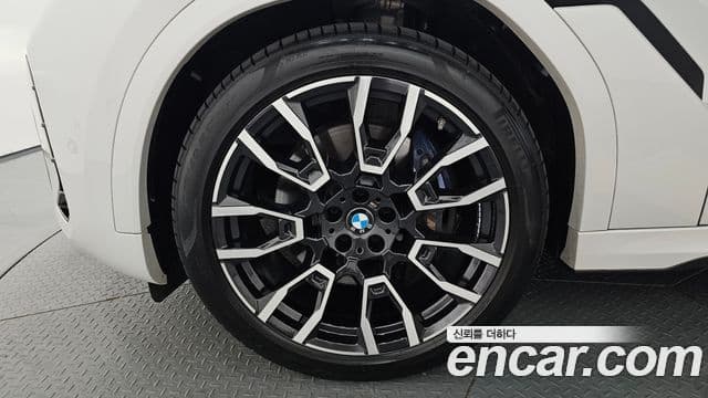 BMW X6 2023 — Photo 25/35