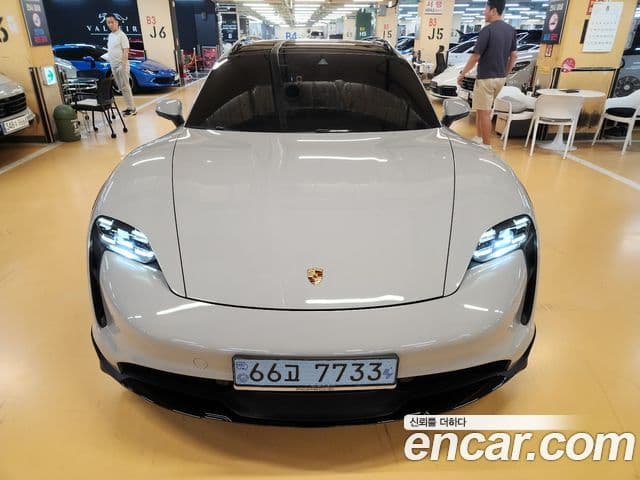 Porsche Taycan 2022 — ფოტო 11/20