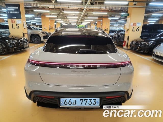 Porsche Taycan 2022 — ფოტო 7/20
