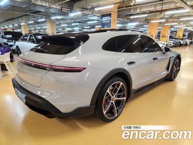Porsche Taycan 2022 — ფოტო 14/20