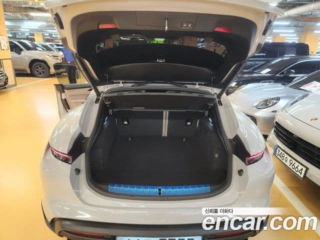 Porsche Taycan 2022 — ფოტო 20/20