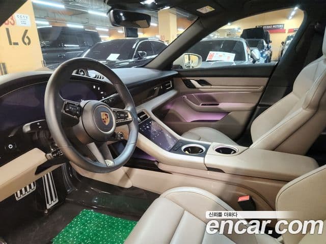 Porsche Taycan 2022 — ფოტო 19/20