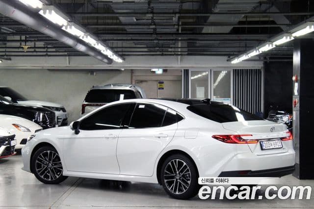 Toyota Camry 2026 — ფოტო 19/20