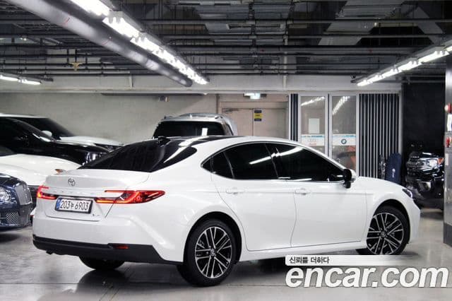 Toyota Camry 2026 — ფოტო 16/20