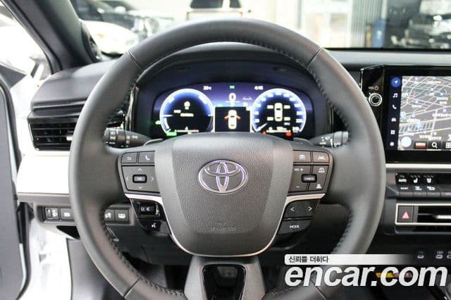 Toyota Camry 2026 — ფოტო 1/20