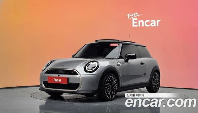 Mini Cooper S 2024 — Фото 1/20