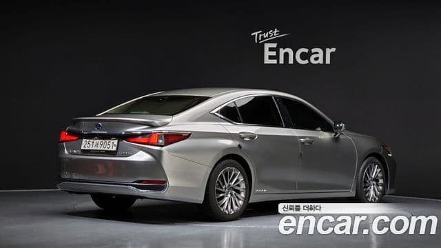 Lexus ES300h 2018 — Şəkil 11/20