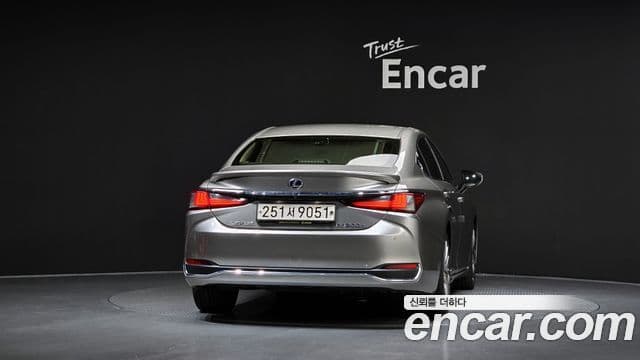 Lexus ES300h 2018 — Şəkil 14/20