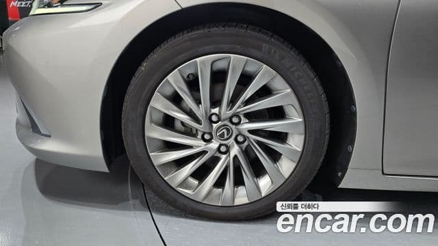 Lexus ES300h 2018 — Şəkil 19/20