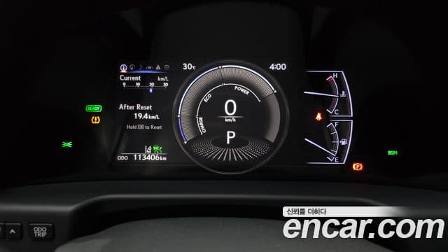 Lexus ES300h 2018 — Şəkil 9/20