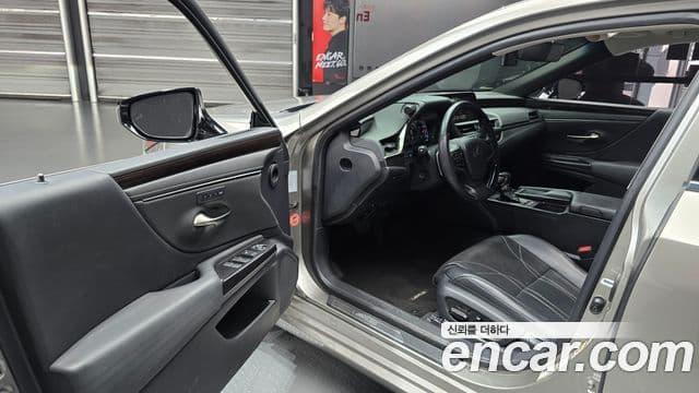 Lexus ES300h 2018 — Şəkil 20/20