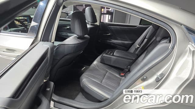 Lexus ES300h 2018 — Şəkil 16/20