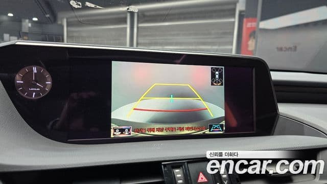 Lexus ES300h 2018 — Şəkil 18/20