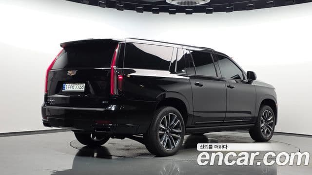 Cadillac Escalade 2023 — Фото 2/20