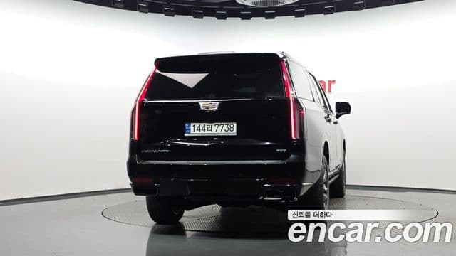 Cadillac Escalade 2023 — Фото 4/20
