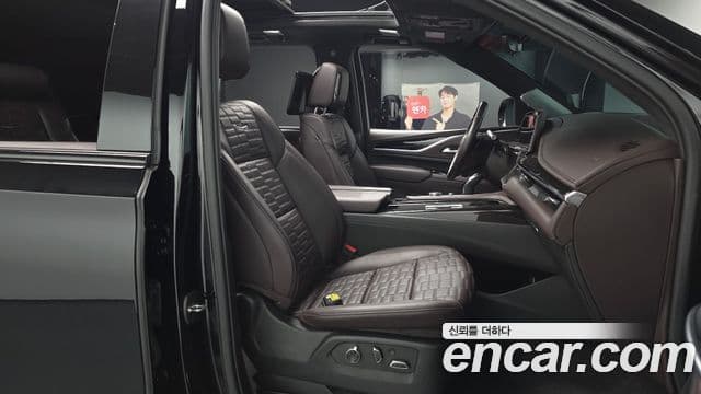 Cadillac Escalade 2023 — Фото 11/20