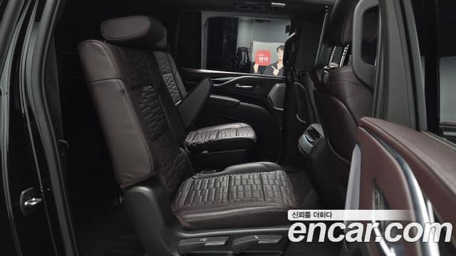 Cadillac Escalade 2023 — Фото 12/20
