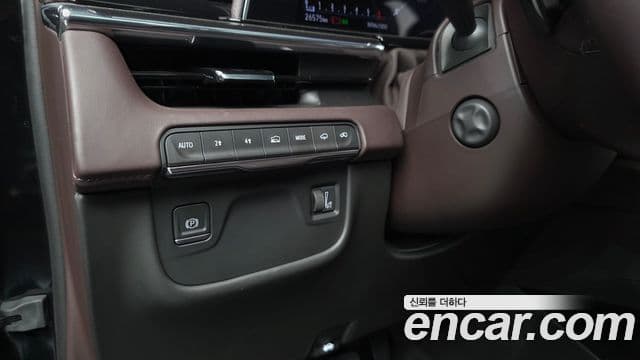 Cadillac Escalade 2023 — Şəkil 10/39