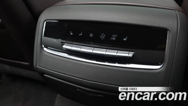Cadillac Escalade 2023 — Şəkil 28/39