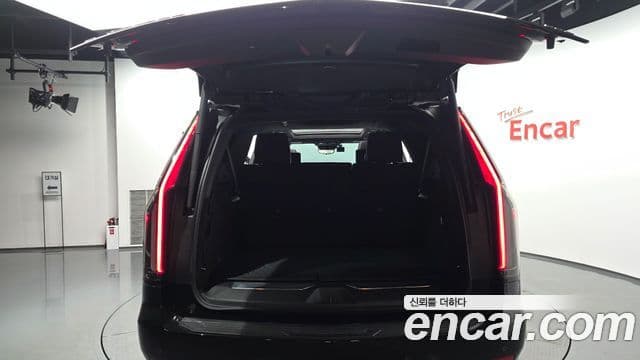 Cadillac Escalade 2023 — Şəkil 35/39