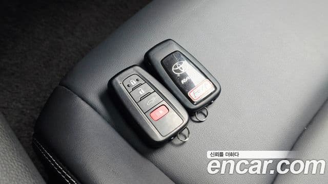 Toyota RAV4 2024 — Фото 16/20