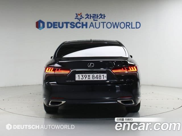 Lexus LS500 2020 — ფოტო 8/20