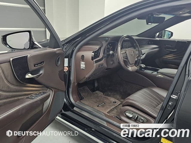 Lexus LS500 2020 — ფოტო 18/20