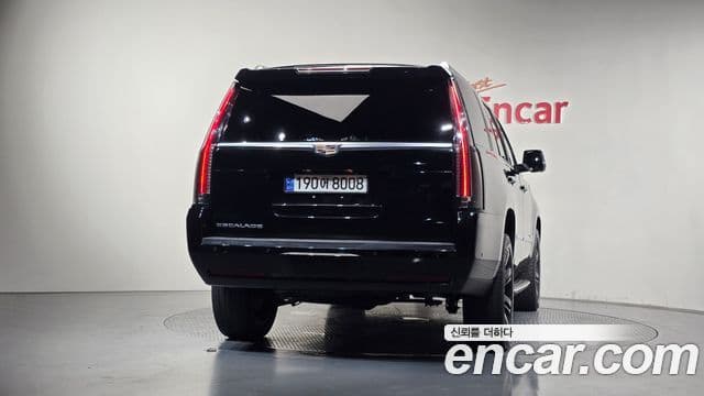 Cadillac Escalade 2018 — Şəkil 9/36