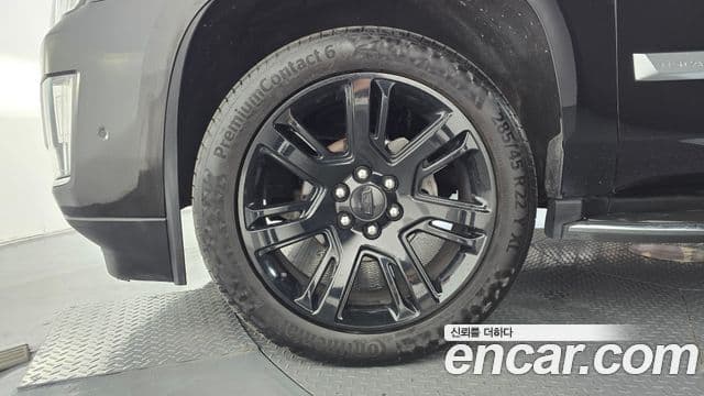Cadillac Escalade 2018 — Şəkil 32/36