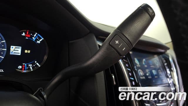 Cadillac Escalade 2018 — Şəkil 35/36