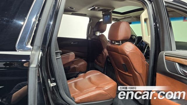 Cadillac Escalade 2018 — Şəkil 19/36