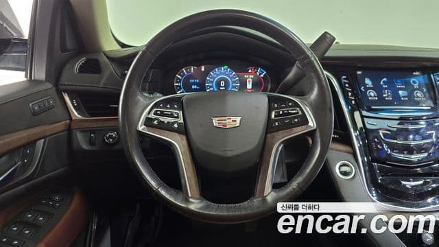 Cadillac Escalade 2018 — Şəkil 11/36