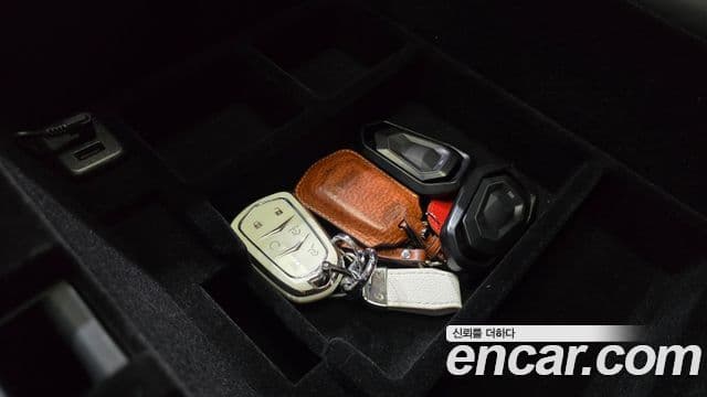 Cadillac Escalade 2018 — Şəkil 21/36