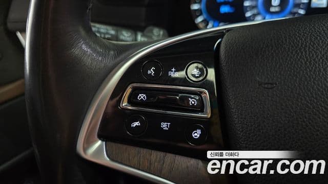 Cadillac Escalade 2018 — Şəkil 29/36