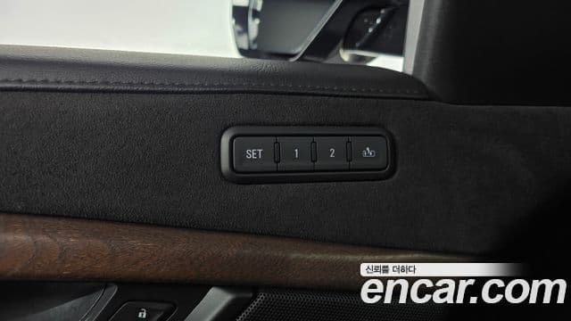Cadillac Escalade 2018 — Şəkil 18/36