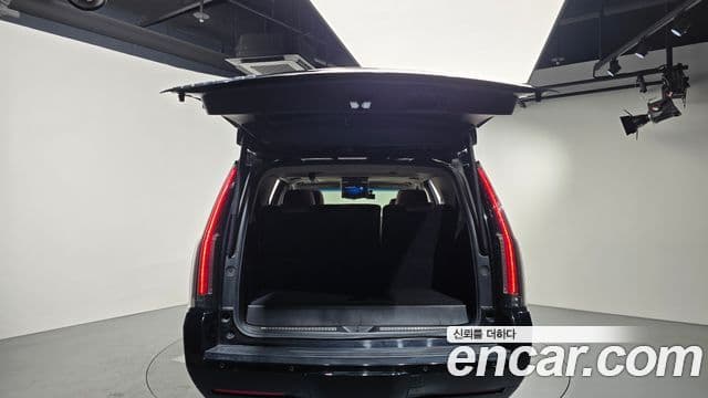 Cadillac Escalade 2018 — Şəkil 33/36