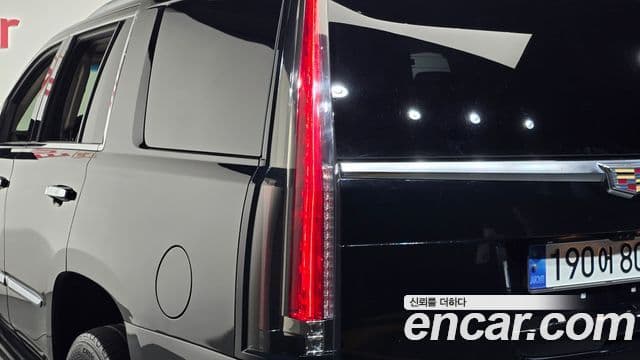 Cadillac Escalade 2018 — Şəkil 25/36