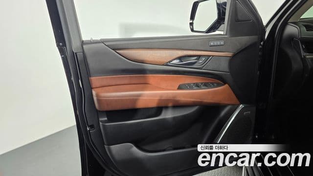 Cadillac Escalade 2018 — Şəkil 26/36