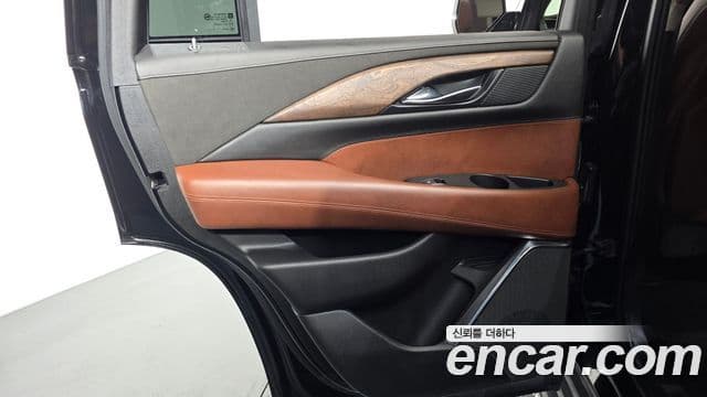Cadillac Escalade 2018 — Şəkil 34/36