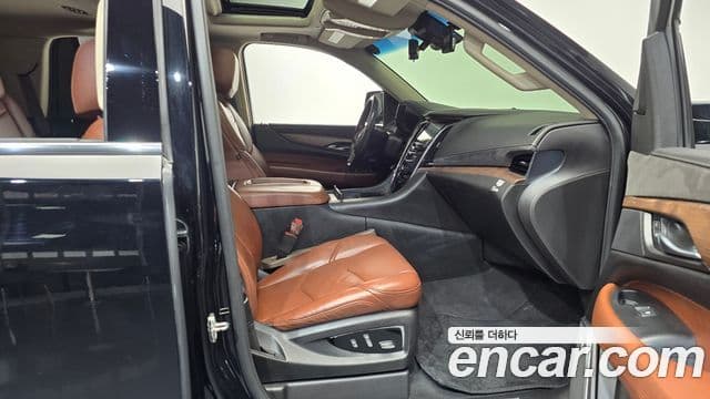Cadillac Escalade 2018 — Şəkil 27/36