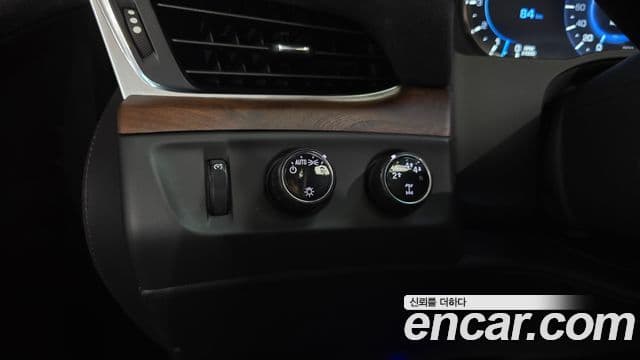 Cadillac Escalade 2018 — Şəkil 22/36