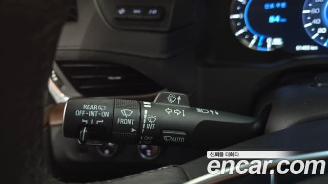 Cadillac Escalade 2018 — Şəkil 31/36