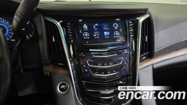 Cadillac Escalade 2018 — Şəkil 23/36