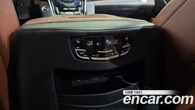 Cadillac Escalade 2018 — Şəkil 12/36
