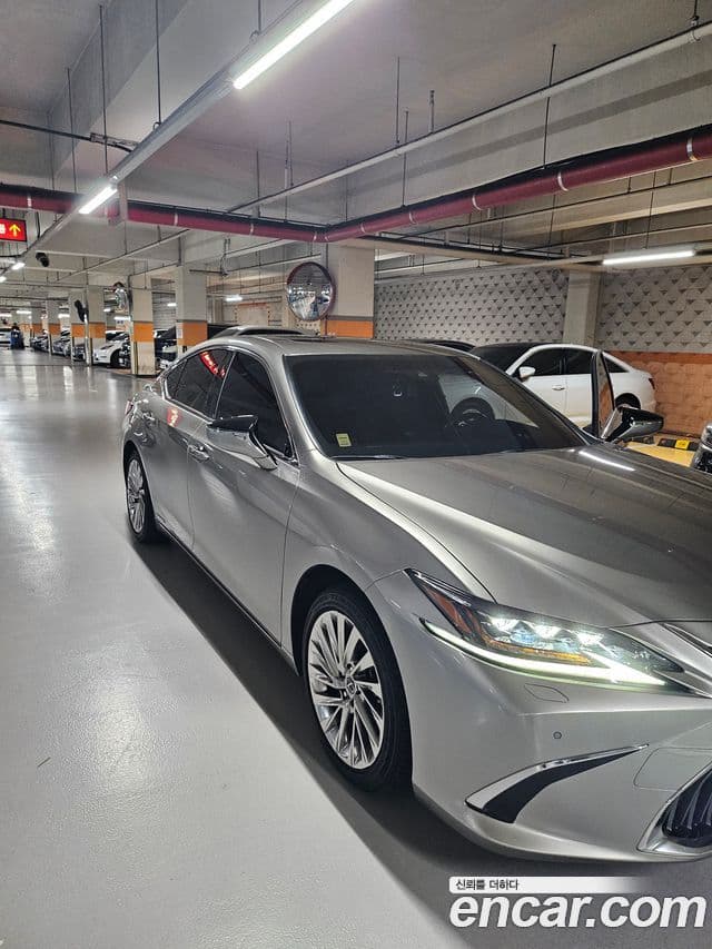 Lexus ES300h 2021 — Şəkil 2/8