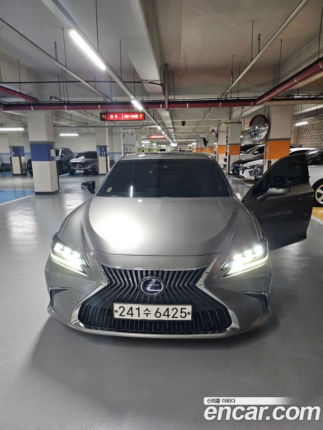 Lexus ES300h 2021 — Şəkil 8/8