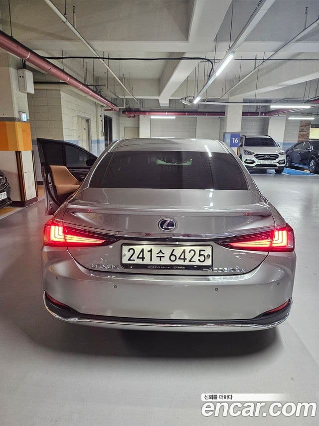 Lexus ES300h 2021 — Şəkil 5/8