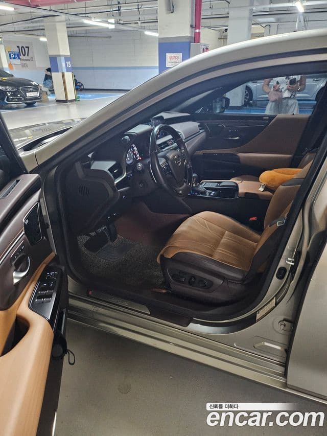 Lexus ES300h 2021 — Şəkil 1/8