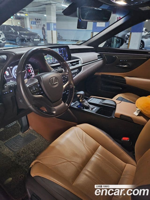 Lexus ES300h 2021 — Şəkil 3/8